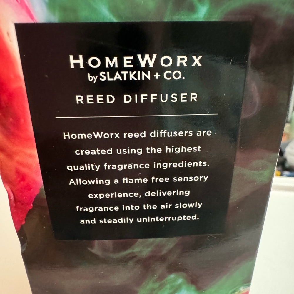 HomeWorx by Slatkin Poisoned Apple reed diffuser - Picture 3 of 5